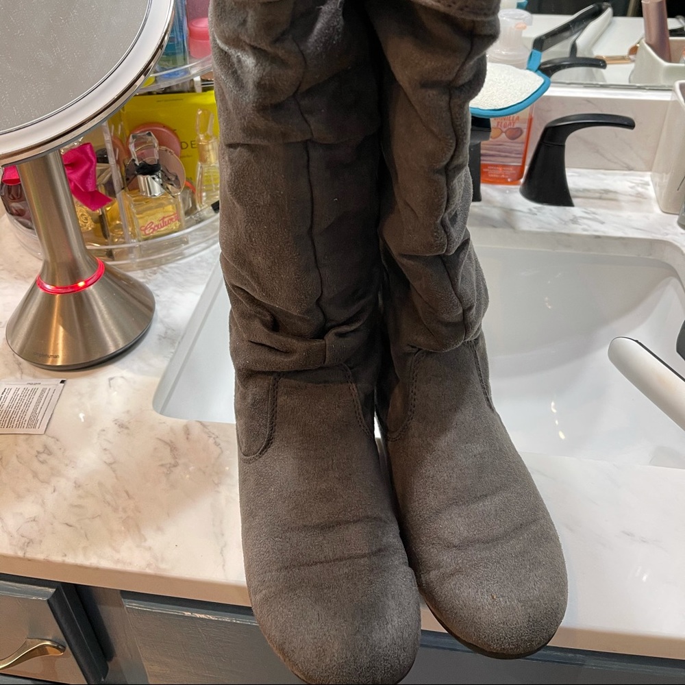 Grey boots
